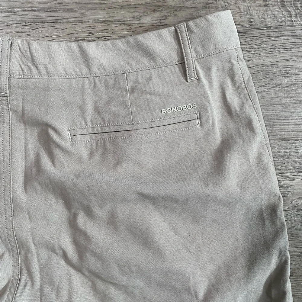 Men's Bonobos Golf Khaki Tan Shorts 33‎